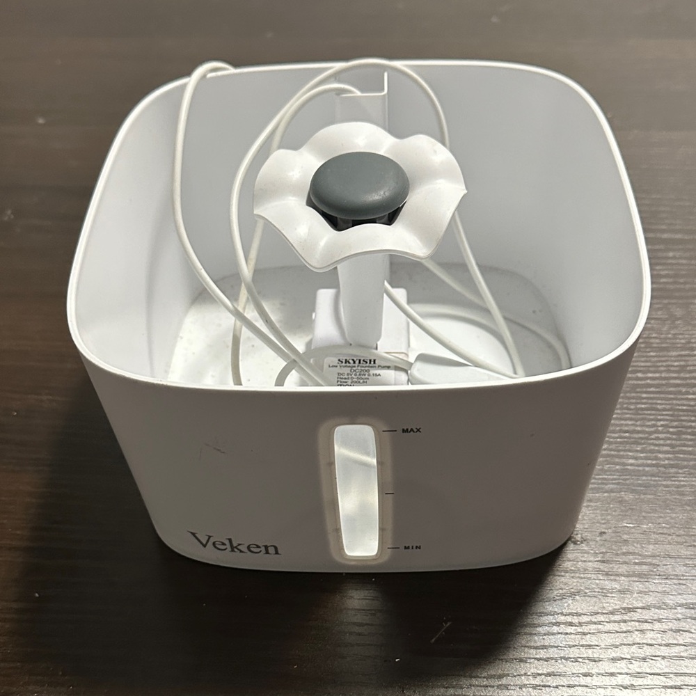 Veken White Pet Water Fountain “Missing Top Piece “ Tested and Working.